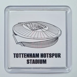 HANDGEZEICHNETER TOTTENHAM HOTSPUR STADIUM LONDON QUADRATISCHER KÜHLSCHRANKMAGNET - Bild 1 von 1