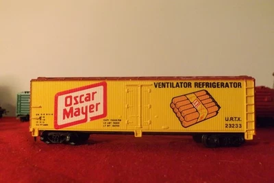 Vintage HO Scale TYCO U.R.T.X. 23233 OSCAR MAYER Ventilator Refrigerator Reefer - Image 1 of 4