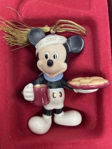 LENOX DISNEY ESCAPARATE ORNAMENTO 2007 ANUAL MICKEY'S REGALO DE NAVIDAD USADO con CAJA - Imagen 1 de 6