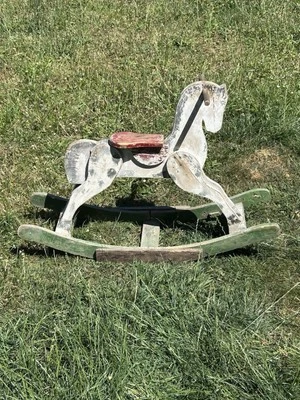 Jouet Ancien Cheval En bois à bascule  - Photo 1/4