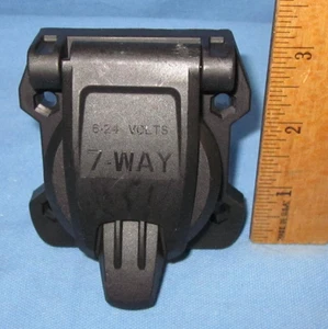Conector de enchufe de salida de remolque RV de 7 vías ~ 6-24 voltios, cubierta de resorte - Imagen 1 de 5