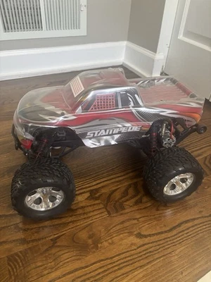Traxxas Stampede 2WD Brushed with Radio.  - Image 1 of 4