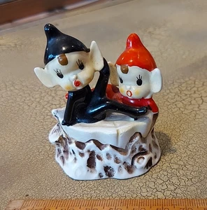 Rare Vintage Napco 1950s Ceramic Red & Black Pixie's Elves on log 7cm tall - Picture 1 of 6