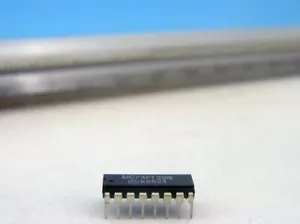 1 x MC74F139N ORIGINALE MOTOROLA DOPPIO 1-OF-4 DECODER DM74F139N 74F139 IC - Foto 1 di 1