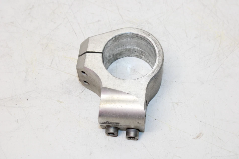 Крепление на руль 1996 Honda Cbr600f3 с правым зажимом - Изображение 1 из 4