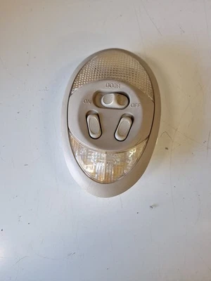 Luz domo L300 2004 2005 Saturn sedán techo superior lectura mapa lámpara OEM Foto 1 de 2