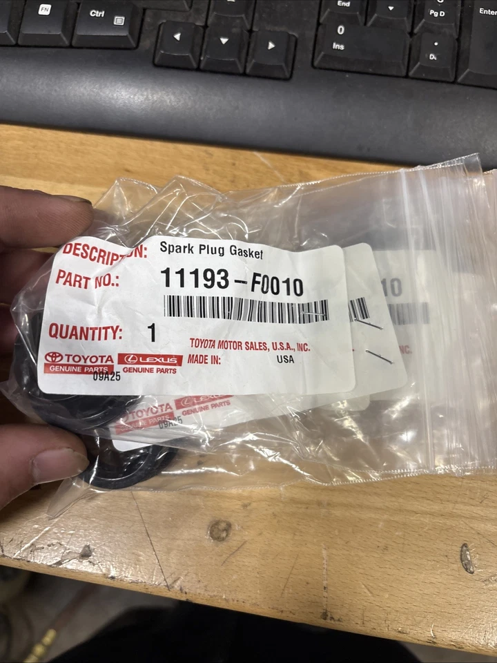 Toyota Lexus Genuine Spark Plug Gasket Tube Seal Lot Of 4 11193-70010 - Image 1 of 2