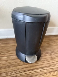Black simplehuman 6 L / 1.6 Gal Compact Plastic Round Bathroom Step Trash Can - Picture 1 of 5