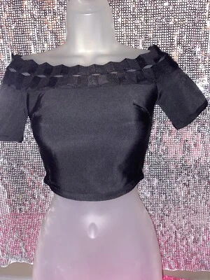 Top corto negro con vendaje al hombro S  Foto 1 de 4