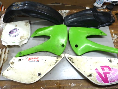 2001 川崎 kx85 挡泥板 kx 85 侧盖裹尸布塑料 — 第 1/4 张图片