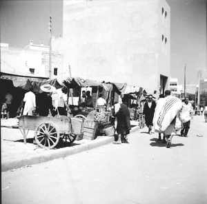 SOUSSE c. 1950 - Place animée Marchands Tunisie - Négatif 6 x 6 - TUN 29 - Picture 1 of 1