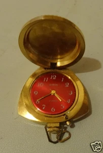 @ MONTRE FEMME PENDENTIF ZARJA 21 JEWELS PLAQUE OR FORME COEUR MADE IN URSS - Imagen 1 de 10