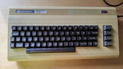 Commodore VC 20 mit Netzteil und Datasette - Bild 1 von 4