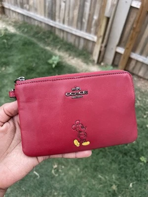 Сумка на запястье Disney X Coach Mickey Mouse коричневая кожа угловая молния F59528 - Изображение 1 из 4
