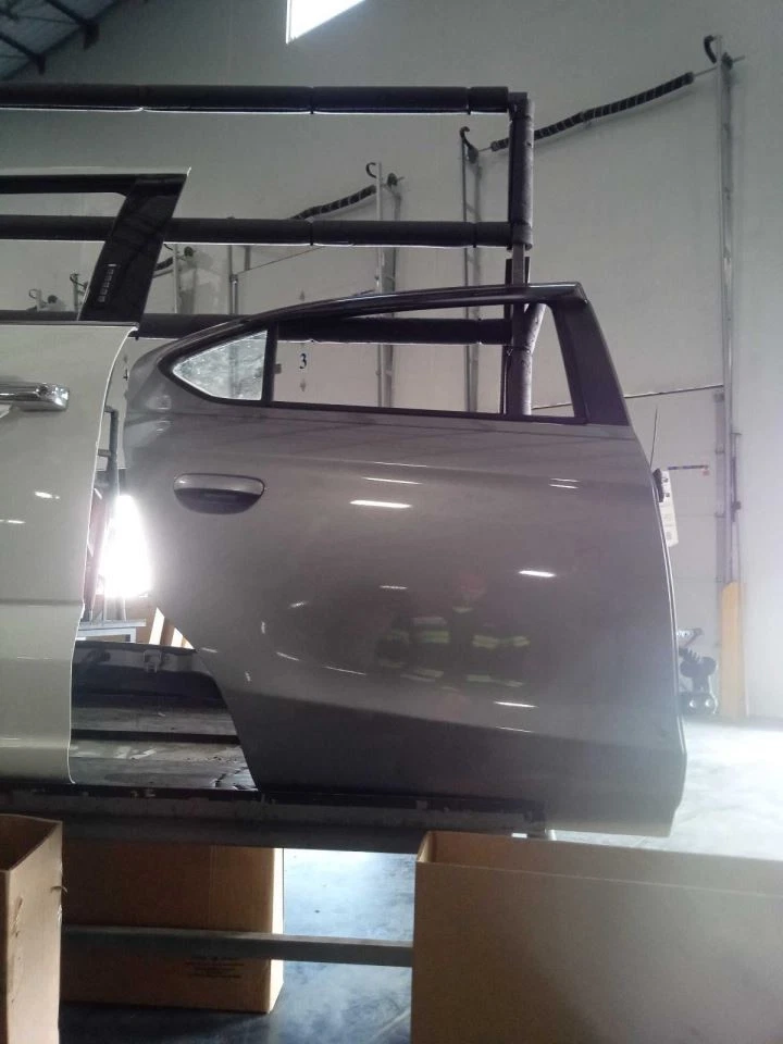 Puerta trasera derecha pasajero sedán se adapta a 17-24 Mirage 465986 Foto 1 de 1