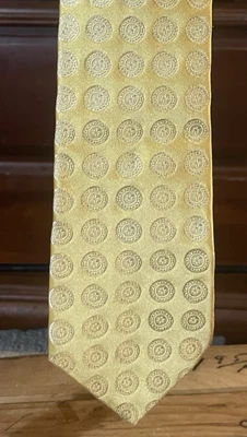 Corbata de seda para hombre Ike Behar medallones amarillos ¡Lujosa! 60x3,75 Hecho en EE. UU. Foto 1 de 4