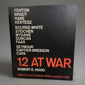12 AT WAR ROBERT HOOD GREAT PHOTOGRAPHERS UNDER FIRE MILITARY BOOK HARDCOVER - Bild 1 von 13