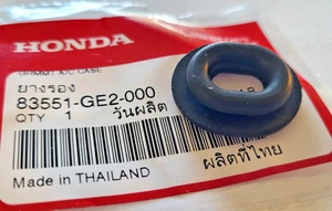 HONDA TRX450R, TRX450ER REAR FENDER MOUNTING OVAL RUBBER GROMMET 83551-GE2-000 - Picture 1 of 3