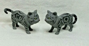 FIGURINE JOUET ANIMAUX LOT DE 2 CHATS TIGRES GRIS AVEC LES YEUX VERT EN PVC - Imagen 1 de 4
