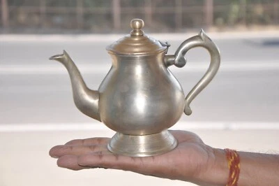 Hervidor de té pesado sólido hecho a mano de forma única alemán vintage de plata/latón Foto 1 de 4