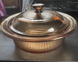 Corning Vision Ware Ambra 24 oz Casseruola a costine con coperchio Pyrex - Foto 1 di 6