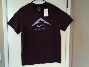 NUEVO NIKE Dri-FIT TRAIL "Trail Logo Tee" CAMISETA HOMBRE BORGOÑA XL FQ3914-652 - Imagen 1 de 6