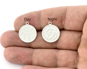 Day, Night Symbols Charms Pendant Shiny Silver Plated Brass (20x17mm) 5135-5136 - Imagen 1 de 3