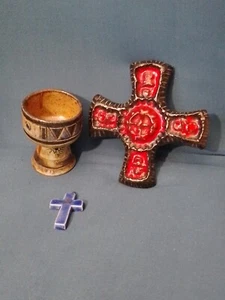 LOT DES OBJETS RELIGIEUX/CROIX+CALICE+PETITE CROIX/DEVOTION/CERAMIQUE EMAILLé - Picture 1 of 6