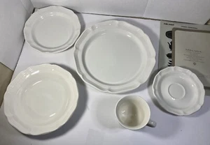 MIKASA FRENCH COUNTRYSIDE 5 Pc. 1 Setting DINNERWARE SET - White - Complete New - Picture 1 of 12