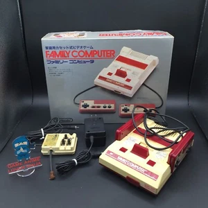 Console Nintendo Famicom NES AV Japan HVC-101 scatola famiglia computer testata - Foto 1 di 19