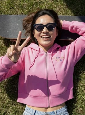 Sudadera con Capucha Rue21 Orgullo Gay Talla M Recortada Cremallera Completa Bordada Preppy Y2K Chica Foto 1 de 4