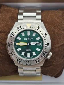 Orologio BERNY Uomo Automatico Subacqueo 300m WR Acciaio Inox Quadrante Verde in Scatola - Foto 1 di 7