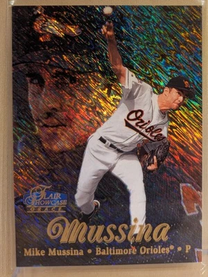 1998 Flair Showcase ROW 1 #84 Mike Mussina HOF RARE SHIMMER REFRACTOR PARALLEL - Image 1 of 2