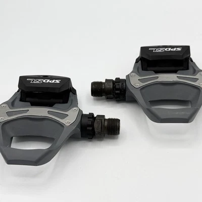 Pedales de bicicleta de carretera Shimano PD-R550 SPD-SL gris sin clip con tacos SM-SH11 Foto 1 de 4