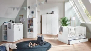 Babyzimmer weiß Erstausstattung 3-teilig Babybett Schrank Wickelkommode Regal - Bild 1 von 13