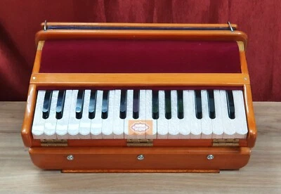 Harinaam Harmonium Portable Indian Instrument 440Hz - Play kirtan Hare krishna - Image 1 of 4
