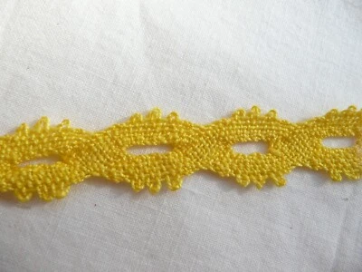 dentelle  ancienne  vintage en coton jaune - Photo 1/3