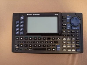 Texas Instruments TI-92 Grafikrechner Taschenrechner Wissenschaftlich Uni Schule - Picture 1 of 3