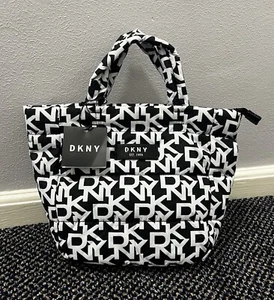DKNY Logo Kosmetik Beauty Make Up Kulturtasche Tasche Schwarz & Weiß Neu UVP 95£ - Bild 1 von 9
