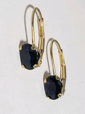 Pendientes de zafiro de oro amarillo de 14 quilates con cierre de palanca Foto 1 de 4