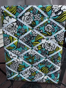 VERA BRADLEY ISLAND BLOOMS RIBBON BOARD VERY GOOD CONDITION 18" X 24" X 1.5" - Picture 1 of 5