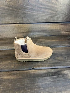 Botas de gamuza UGG Neumel Chelsea marrón niño talla 12 S/N 1143706T usadas en excelente estado envío rápido - Imagen 1 de 15