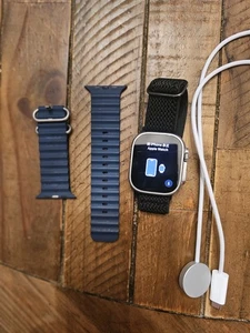 Apple Watch Ultra 2 49mm Boîtier Titane Débloqué Très Bon État Occasion - Photo 1 sur 11