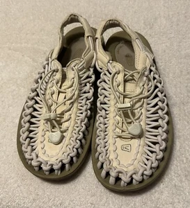 Keen Women's White Uneek Logo Debossed Sandals Sz 7.5 - Picture 1 of 7