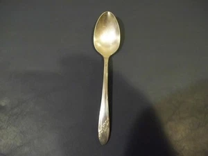 Vintage Oneida QUEEN BESS II Pattern Silverplate Flatware Single Piece Made 1946 - Picture 1 of 2