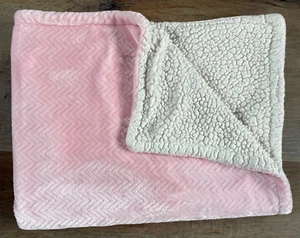 Parents Choice Walmart Babydecke Chevron Einfarbig Rosa Sherpa Zick Zack Lovey - Bild 1 von 6