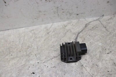 Regulador de voltaje rectificador 2018-2023 Suzuki GSXS750 Foto 1 de 4