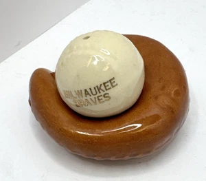 Milwaukee Braves Souvenir Baseball Handschuh & Ball Sale & Pfefferstreuer 1950’s SP3 - Bild 1 von 4