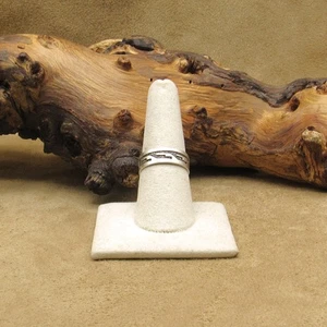 Vintage Sterling Silver Southwest Design Ring Size 8 - Picture 1 of 4