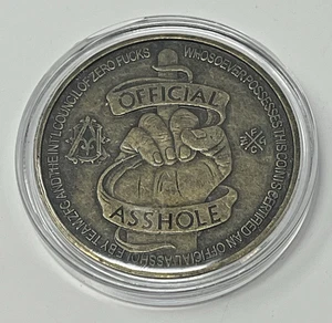 Moneda "Oficial A**hole", Moneda Broma Desafío Coleccionable, Color Bronce, 1 Moneda - Imagen 1 de 3